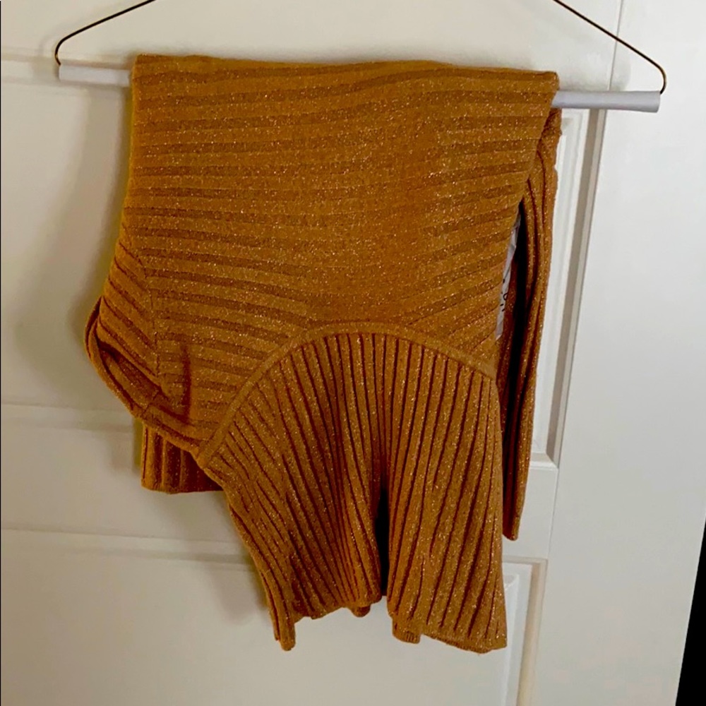 Dry cleaned worn once for NYE. Beautiful